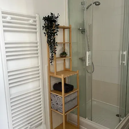 Maison Familiale Et Chaleureuse Av 2 Et Terrasse, Quartier Chaume Pour Max 6 Pers Tatil Evi